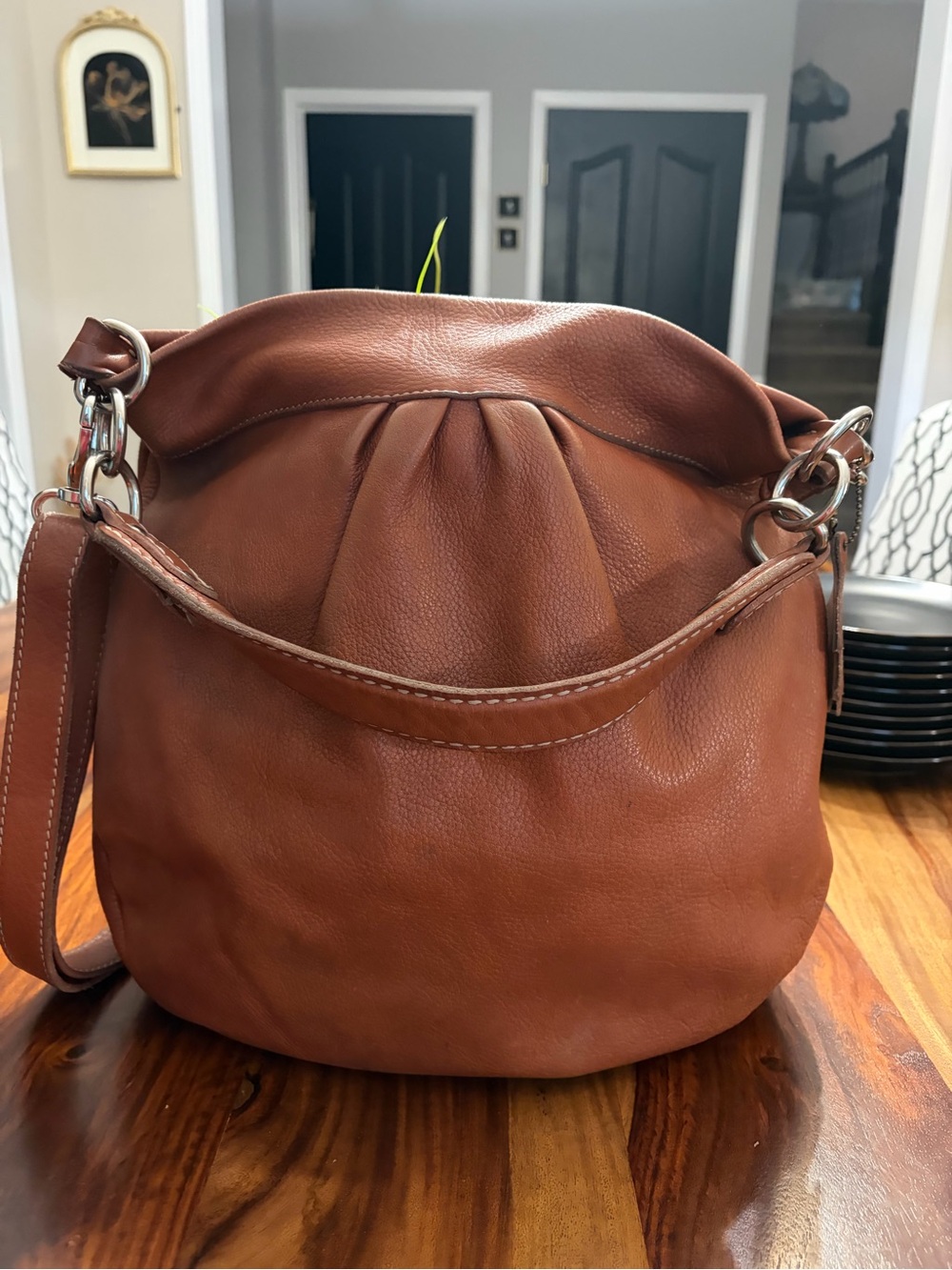Roots Olivia Chestnut Brown Leather Shoulder Bag. 🇨🇦🇨🇦🇨🇦🇨🇦